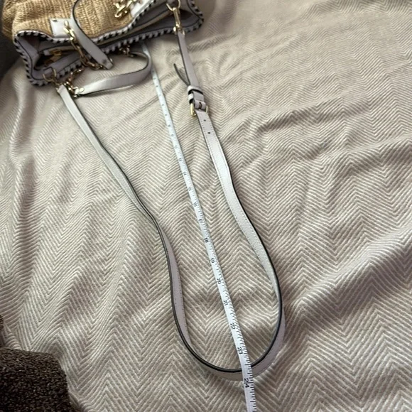 Summer Straw Michael Kors Handbag with White Leather Straps - Picture 16 of 17